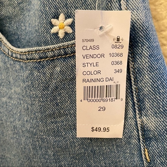 NWT~PACSUN Embroidered Floral Blue Mom Jean Shorts Size 29 - Picture 4 of 10